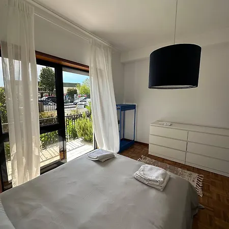 Ground Level House With Patio * Porto