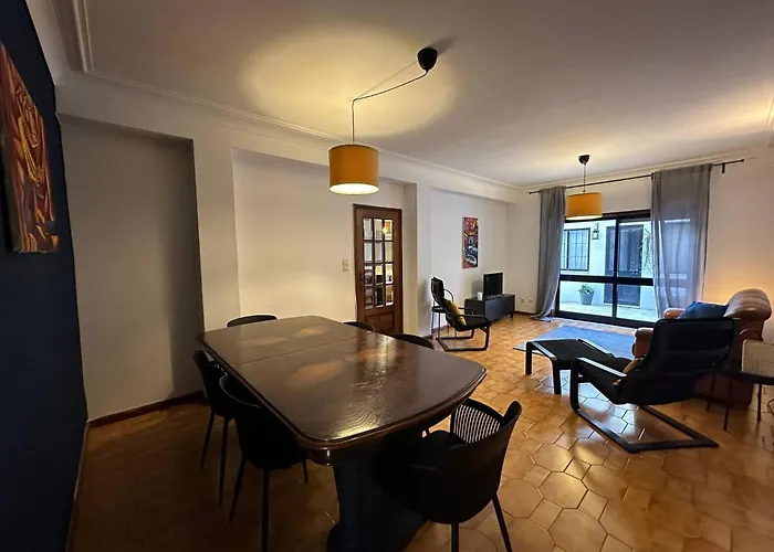 Ground Level House With Patio 펜션