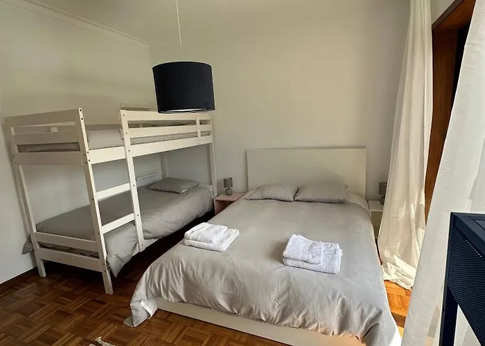 Ground Level House With Patio 빌라노바데가이아