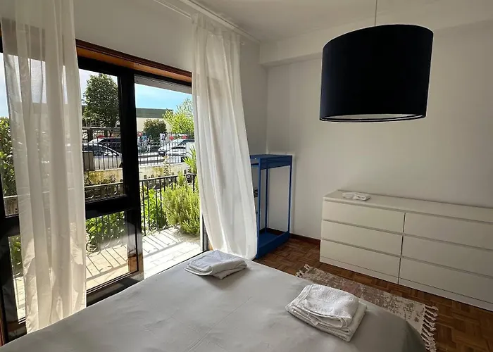 Ground Level House With Patio * 빌라노바데가이아