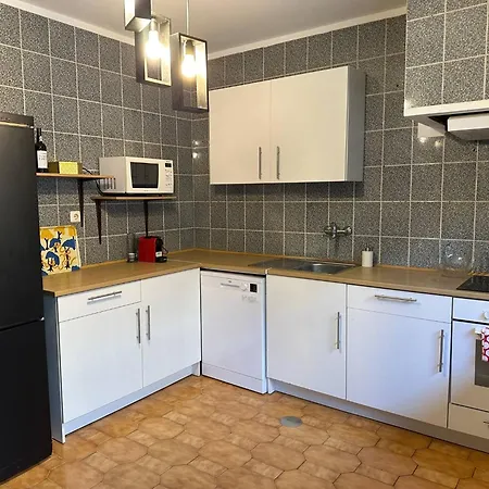 Ground Level House With Patio * Porto