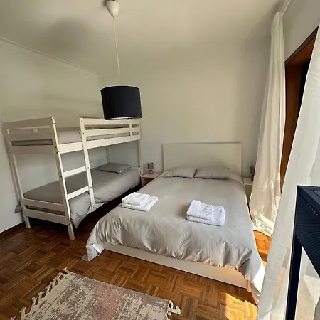 Ground Level House With Patio 波尔图