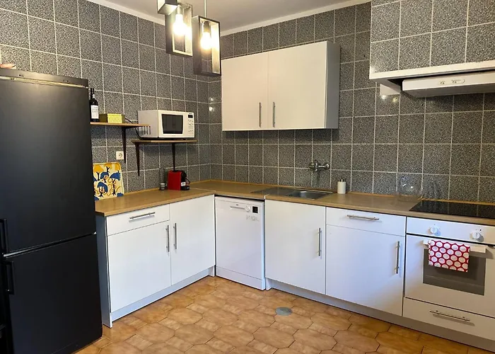 Ground Level House With Patio * Vila Nova de Gaia